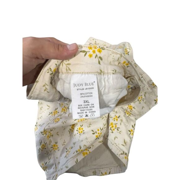 Judy Blue Yellow Floral Pattern Stretch Denim Shorts Cut Off Style Womens 3XL - Picture 4 of 7